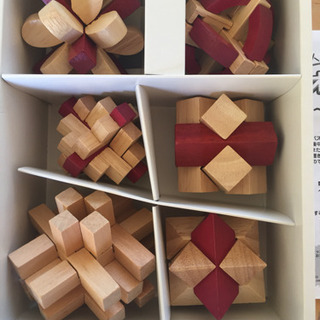 大人のための『木製パズル』（組み立て図付き）