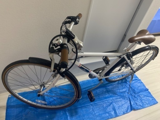 自転車　クロスバイク　6段ギア　空気入れ