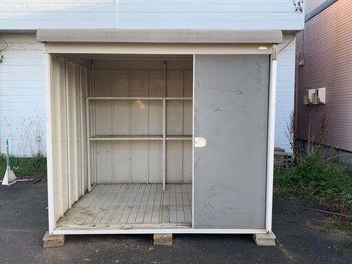 苫小牧バナナ】ビニトップ物置 間口広タイプ ホワイト系