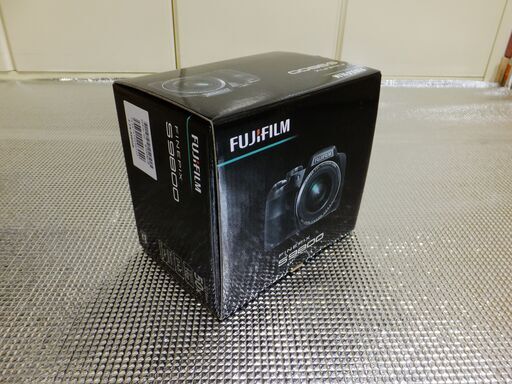 値下げしています　Fujifilm FinePix S9800 光学式50倍ズームレンズ / 1.620万画素