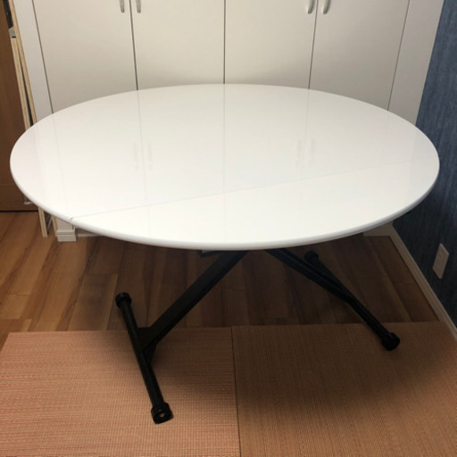 昇降式\u0026折り畳みによるサイズ変更ができるテーブル