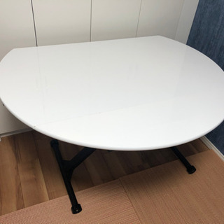 昇降式&折り畳みによるサイズ変更ができるテーブル