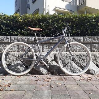 ユーロテイストかな 落ち着いたガンメタリックのマウンテンバイクの