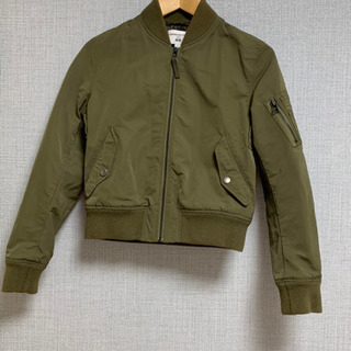 Uniqlo Carine Roitfeld Ma 1ブルゾン カーキ りす 幡ヶ谷の服 ファッションの中古 古着あげます 譲ります ジモティーで不用品の処分