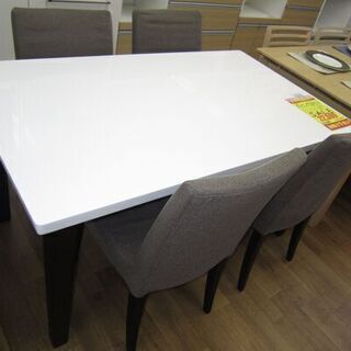 R093 モダンダイニング5点セット 4人用セット 135cm X 80cm 良品 R093 モダンダイニング5点セット 4人用セット 135cm X 80cm 良品