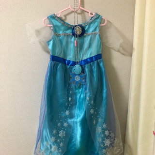 エルサ　ドレス サイズ110 とアナ雪光るペンダント