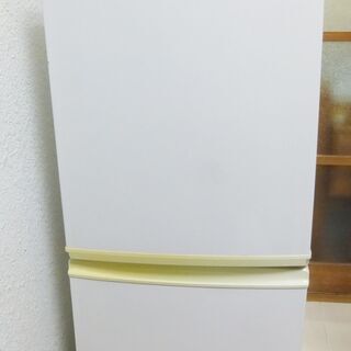 【ネット決済・配送可】SHARP 137L 2ドア冷蔵庫 SJ-...