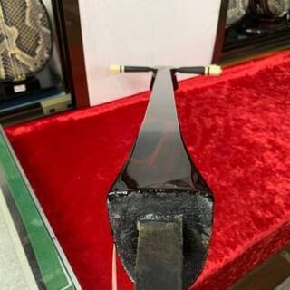 沖縄県産・三線・真壁(マカビ)型・県産黒木/黒檀・スンチ塗り・棹塗替え/チーガ/カラクイ/弦新品(22-A))