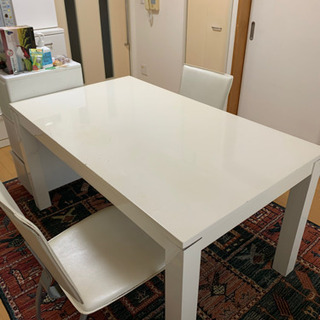 白い食卓テーブル