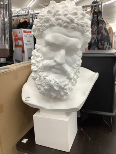 はじめて入荷しました…彫刻インテリア