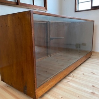 希少。イギリス製アンティークのショーケース