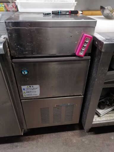 小さめの業務用製氷機
