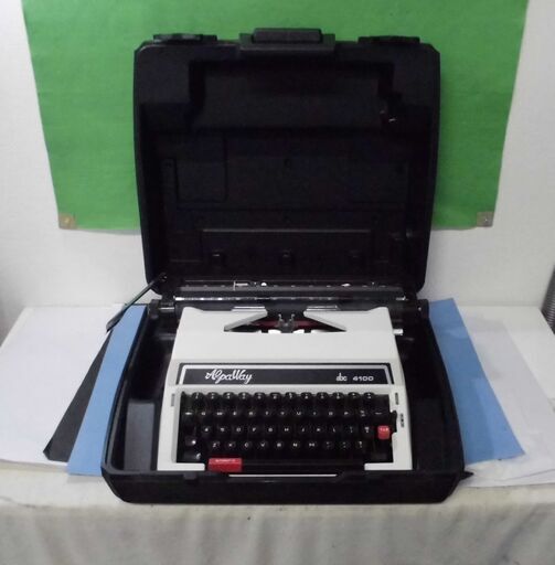お値下げ Jm6286 レトロなタイプライター 機械式 Alpaway Abc 4100 保証書兼取扱説明書付き 動作ok 中古リボン はぁとらいん 尼崎のその他の中古あげます 譲ります ジモティーで不用品の処分