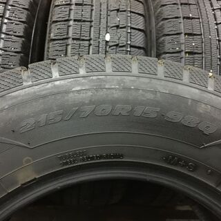 TOYO TRANPATH MK4α 215/70R15 15インチ スタッドレス 4本 2016年製 バリ溝 グランドハイエース グランビア等　(VTC276) クレジットカード QR決済可能 TOYO TRANPATH MK4α 215/70R15 15インチ スタッドレス 4本 2016年製
