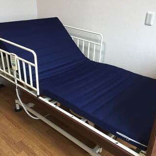 コミコミ格安販売！　介護ベッド 《電動3モーター：保証期間付》　商品入替えによる中古販売