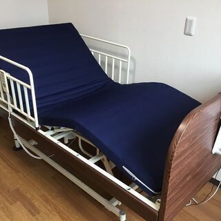 コミコミ格安販売！　介護ベッド 《電動3モーター：保証期間付》　商品入替えによる中古販売