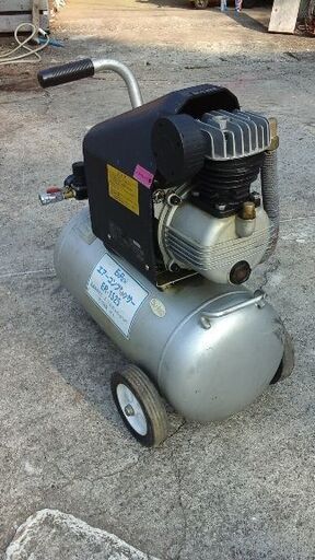 コンプレッサー  25 L タンク ❢  ご家庭などでも ちょっとした作業にモッテコイ ❢❢(お話し中) コンプレッサー 25 L タンク ❢ ご家庭などでも ちょっとした作業に