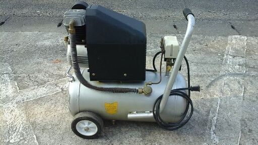 コンプレッサー  25 L タンク ❢  ご家庭などでも ちょっとした作業にモッテコイ ❢❢(お話し中) コンプレッサー 25 L タンク ❢ ご家庭などでも ちょっとした作業に