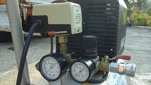 コンプレッサー  25 L タンク ❢  ご家庭などでも ちょっとした作業にモッテコイ ❢❢(お話し中) コンプレッサー 25 L タンク ❢ ご家庭などでも ちょっとした作業に