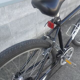 クロスバイク PHERKAD 太タイヤ 26インチ 6段変速 黒 配送無料