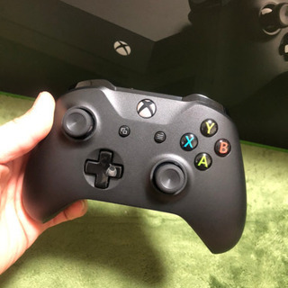 最終値下げ　XBOX ONE X (GEARSダウンロードコード使用済み）