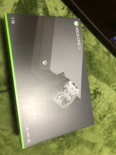 XBOX ONE X (GEARSダウンロードコード使用済み）本体 中古美品