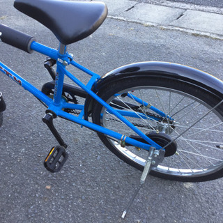 未使用　20インチ　GUTTY　BMX   20✖️1.75  ベル付き　電球ライト付き　後方反射板付き　カゴ付き　カギ無し　サイドスタンド付き　街乗り