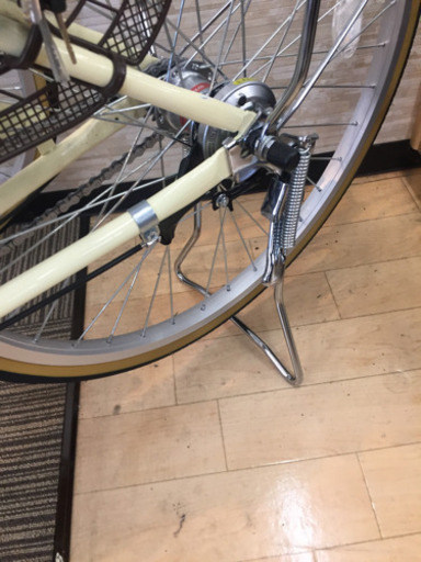 10/30 24インチ電動自転車✨ クリーム色と丸みのあるウエーブが