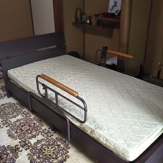 【購入者様決定】介護ベッド　電動ベッド　山善YRB-FO6S　マ...