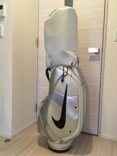 キャディバッグ（ブラック/メタリックシルバー） NIKE GF3006-073 ナイキ スタンド キャディバッグ ゴルフ 軽量 14分割 未使用品