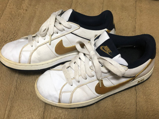 Nike スニーカーホワイト ゴールド25 5 デメたん 相模原の靴 スニーカー の中古あげます 譲ります ジモティーで不用品の処分