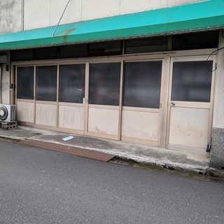 駐車2台つき。JR福知山駅徒歩14分、バス停前、広い一戸建て10...