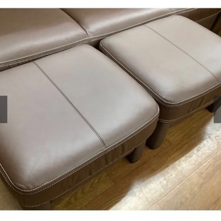 カリモク レザーソファー オットマン2点付きの贅沢な逸品