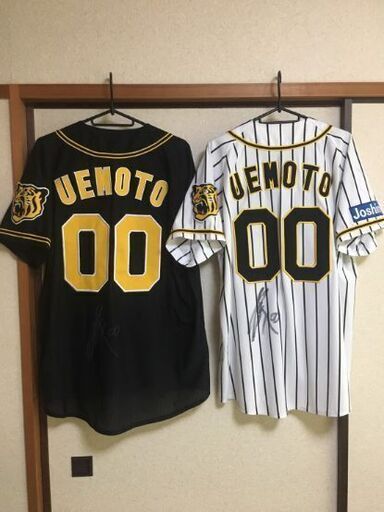 阪神タイガース 上本博紀選手 直筆サインユニフォーム 脂っこ 阪神タイガース 上本博紀選手 直筆サインユニフォーム 脂っこ