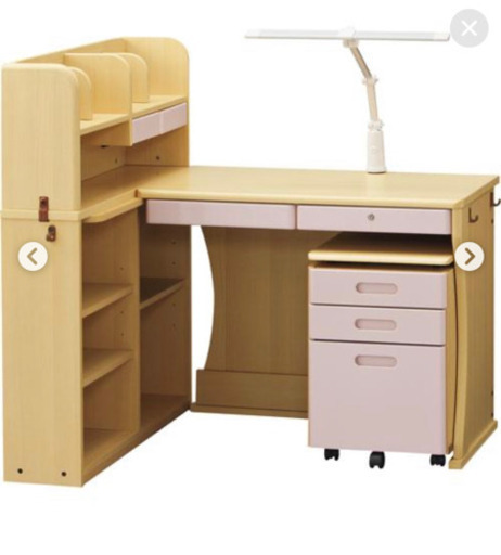 ニトリ白色の可愛い学習机、椅子と洋服掛け近くなら運びます