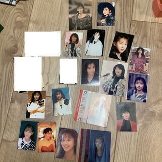 （取引中）８０年代アイドルの写真とか，ポストカードとか２２枚セット