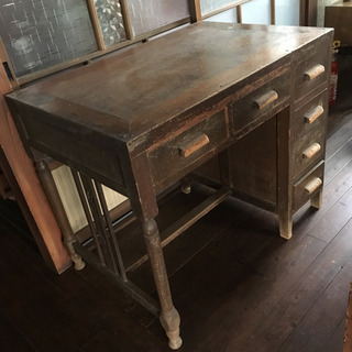 昭和時代の木製の机
