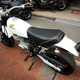NO.3509　エイプ５０ （ＡＰＥ） クラッチ付き５速ミッション車　アップハン　ホワイト　☆彡 NO.3510 エイプ50 （APE） クラッチ付き5速ミッション車 ワイド