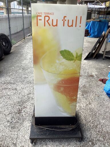 店舗用　蛍光灯自立電飾看板　キャスター付き