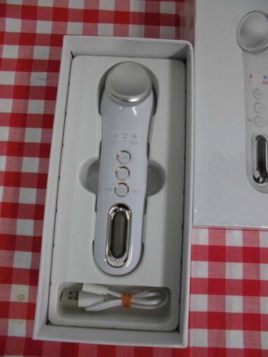 ★目元アイマッサージャー 温冷ケア　温度調節 目元ヒーター USB充電式 振動 エステ 美顔器★