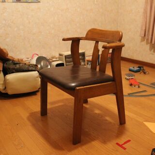 食卓テーブルのテーブルなしの椅子４脚です。