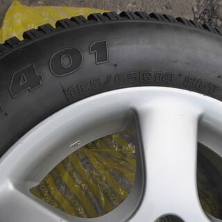 ホンダフイット　スパイクタイヤ　185／65／R14
