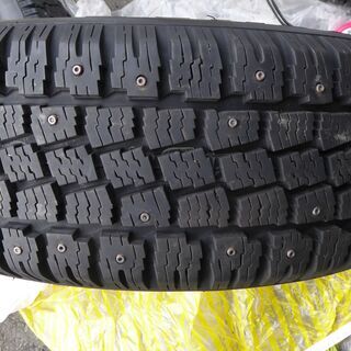 ホンダフイット　スパイクタイヤ　185／65／R14