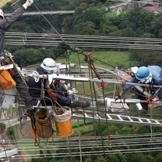 送電線電工　鉄塔塗装工