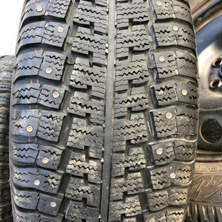 スパイクタイヤ 205/55R16