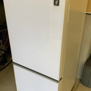 シャープ 2ドア冷蔵庫 白137L 半年間使用、新品同様、キズ防止マット付き