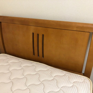 シングルベッド　木製フレームとフランスベッドマットレス