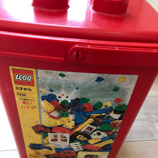 LEGOの赤いバケツ