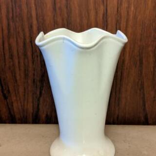 花瓶　陶磁器　白
