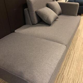 【展示品・未使用】2人掛け ソファ カウチソファ グレー オットマン付